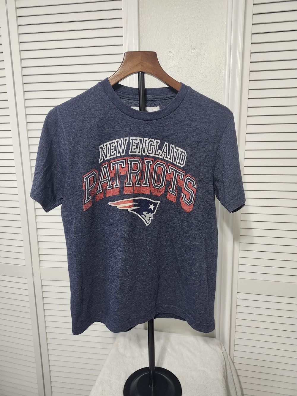 NFL Navy New England Patriots Short Sleeve Tee with Red Logo